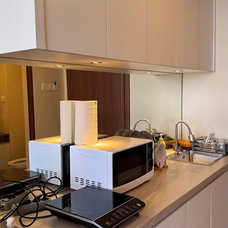 Nagoya Thamrin Apartment High Floor With View Exteriör bild