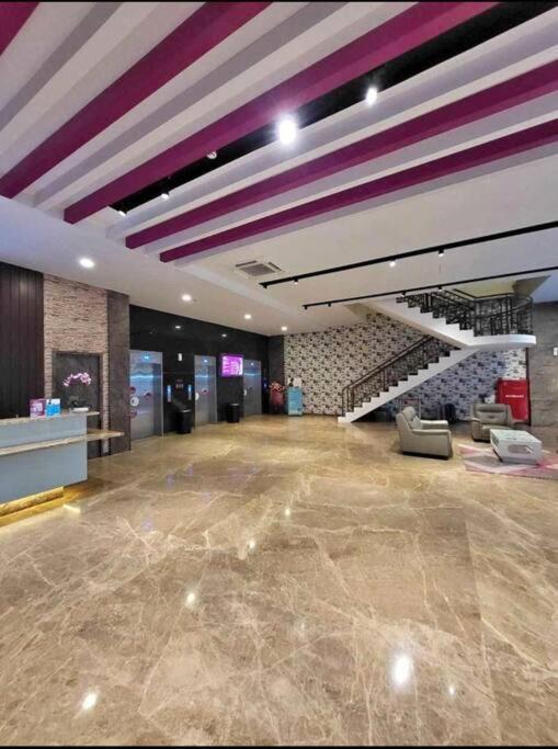 Nagoya Thamrin Apartment High Floor With View Exteriör bild
