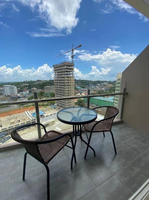 Nagoya Thamrin Apartment High Floor With View Exteriör bild