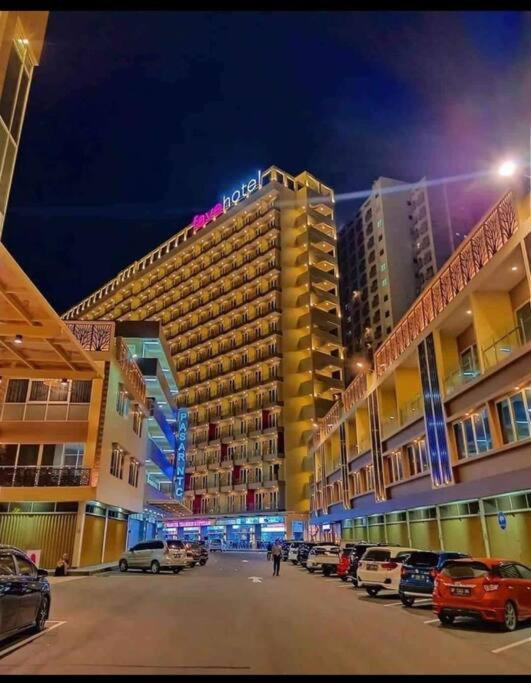 Nagoya Thamrin Apartment High Floor With View Exteriör bild