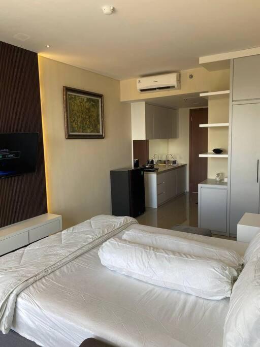 Nagoya Thamrin Apartment High Floor With View Exteriör bild