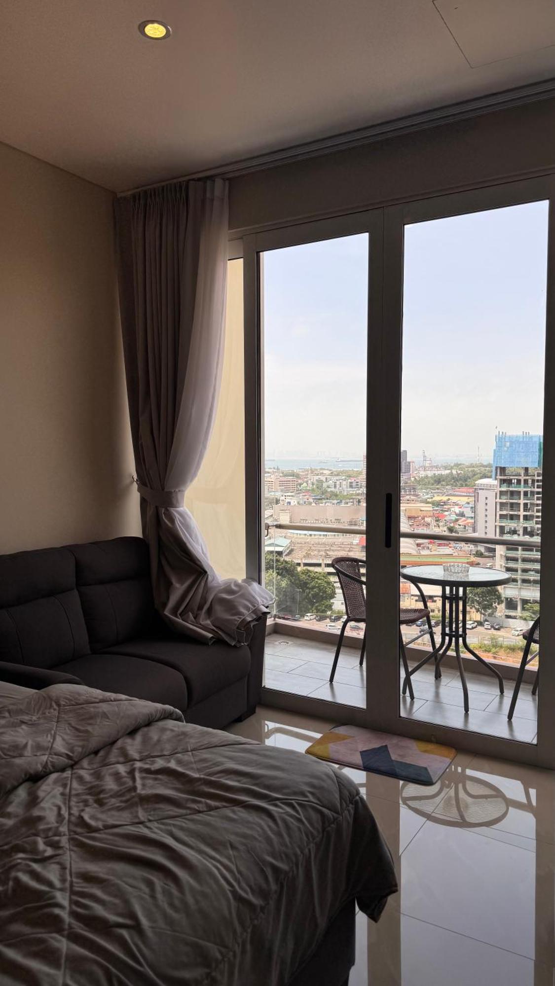 Nagoya Thamrin Apartment High Floor With View Exteriör bild