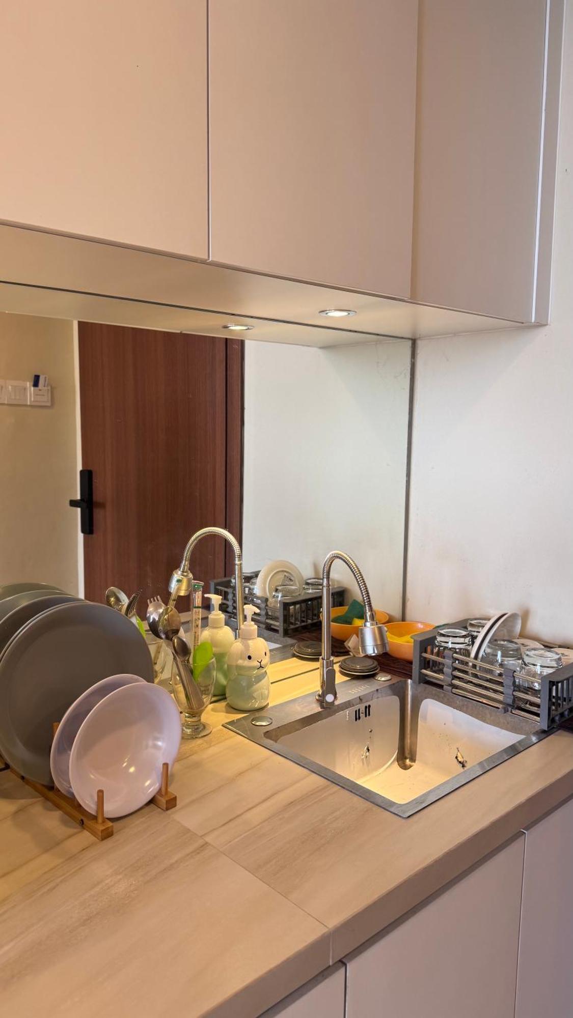 Nagoya Thamrin Apartment High Floor With View Exteriör bild