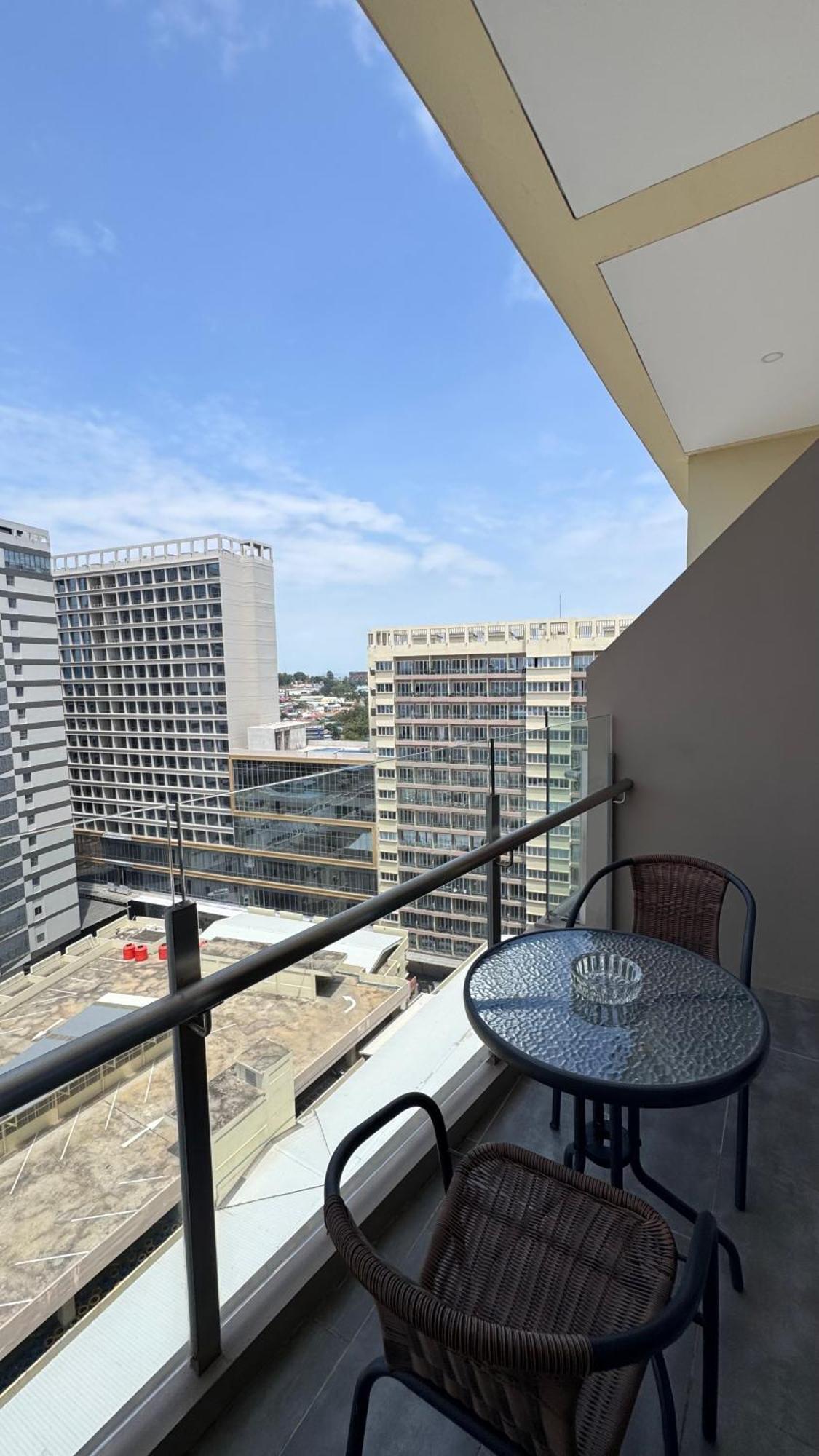 Nagoya Thamrin Apartment High Floor With View Exteriör bild